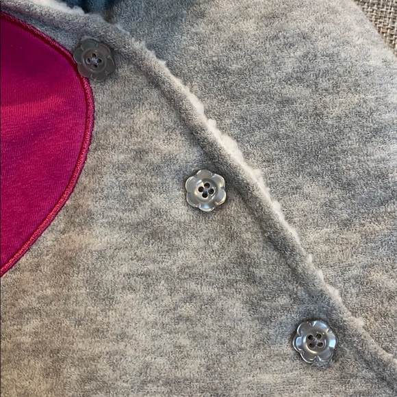 Light cape/poncho penguin heart. Super cute! - Picture 4 of 4